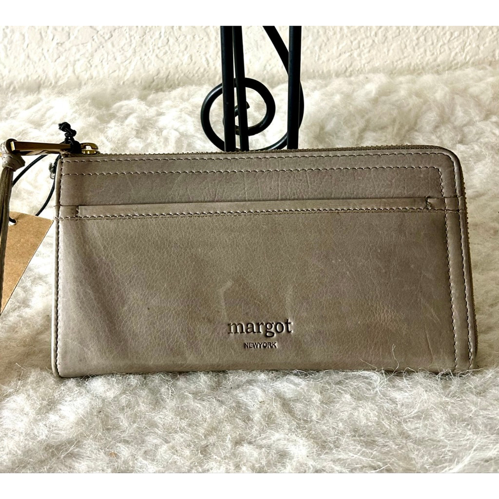 NWT Margot New York Gabby Single Zip Around Leather Wallet Wristlet Olive Green